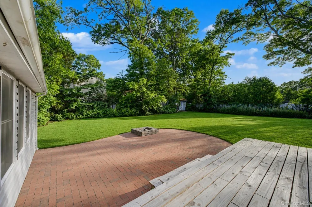 20 Richmond Boulevard Lake Grove, NY 11755