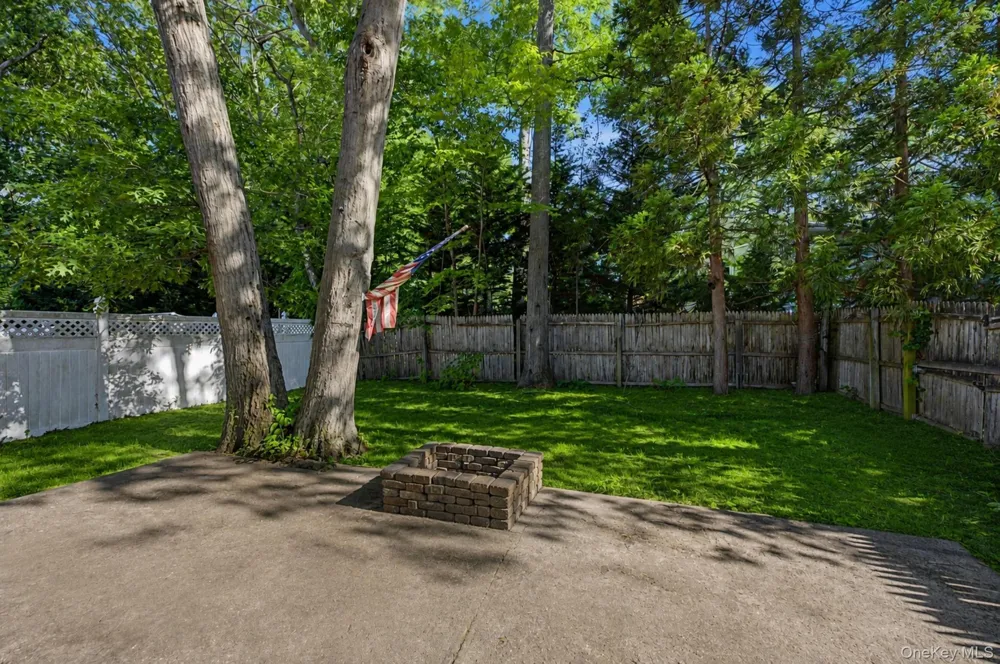 20 Richmond Boulevard Lake Grove, NY 11755