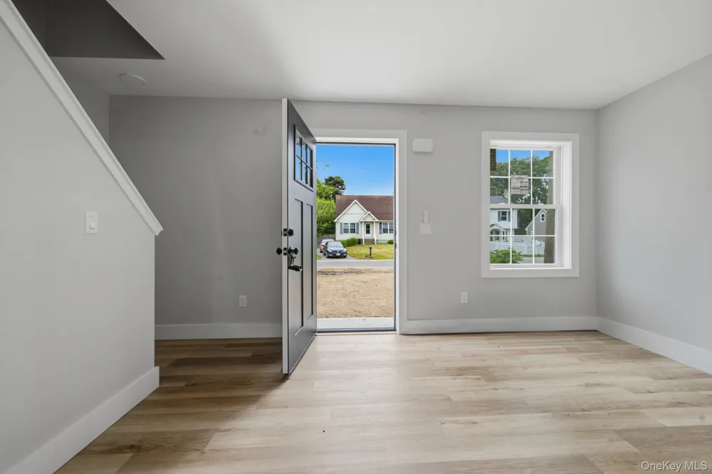 15 Robinson Drive Shirley, NY 11967