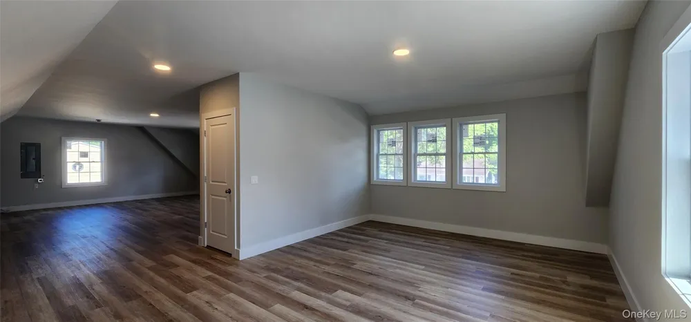 15 Robinson Drive Shirley, NY 11967
