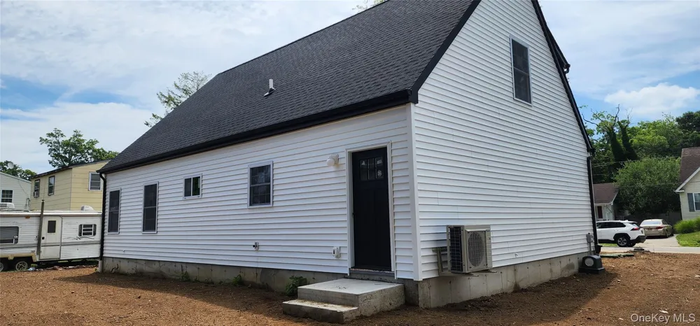 15 Robinson Drive Shirley, NY 11967