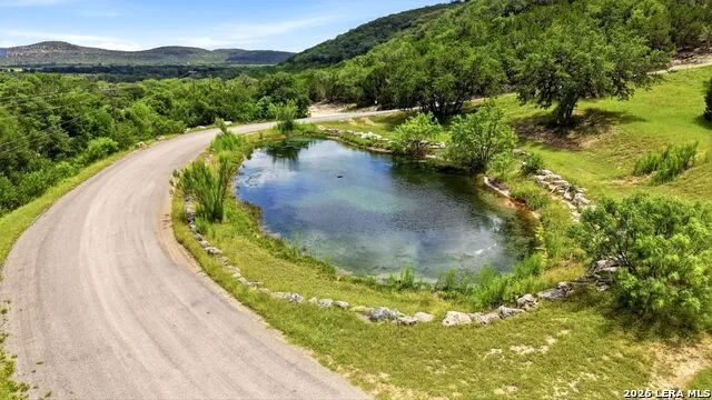 411 S RIDGE DR Concan, TX 78838