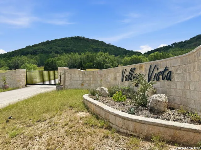 411 S RIDGE DR Concan, TX 78838