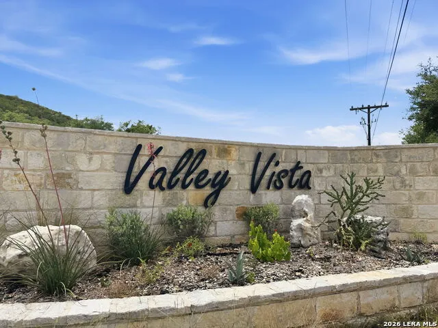 411 S RIDGE DR Concan, TX 78838