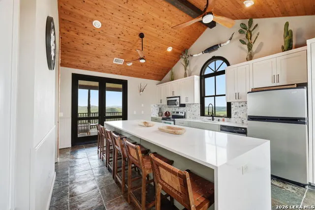 411 S RIDGE DR Concan, TX 78838