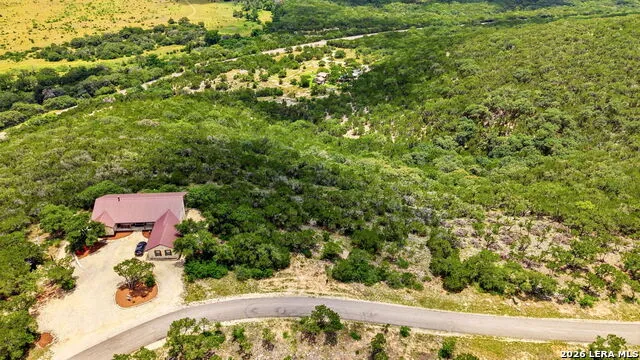 411 S RIDGE DR Concan, TX 78838
