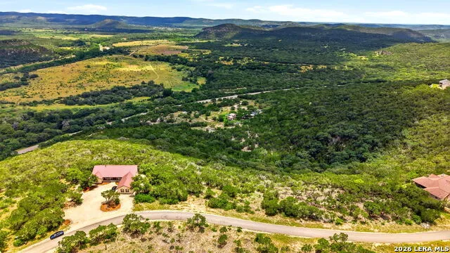 411 S RIDGE DR Concan, TX 78838