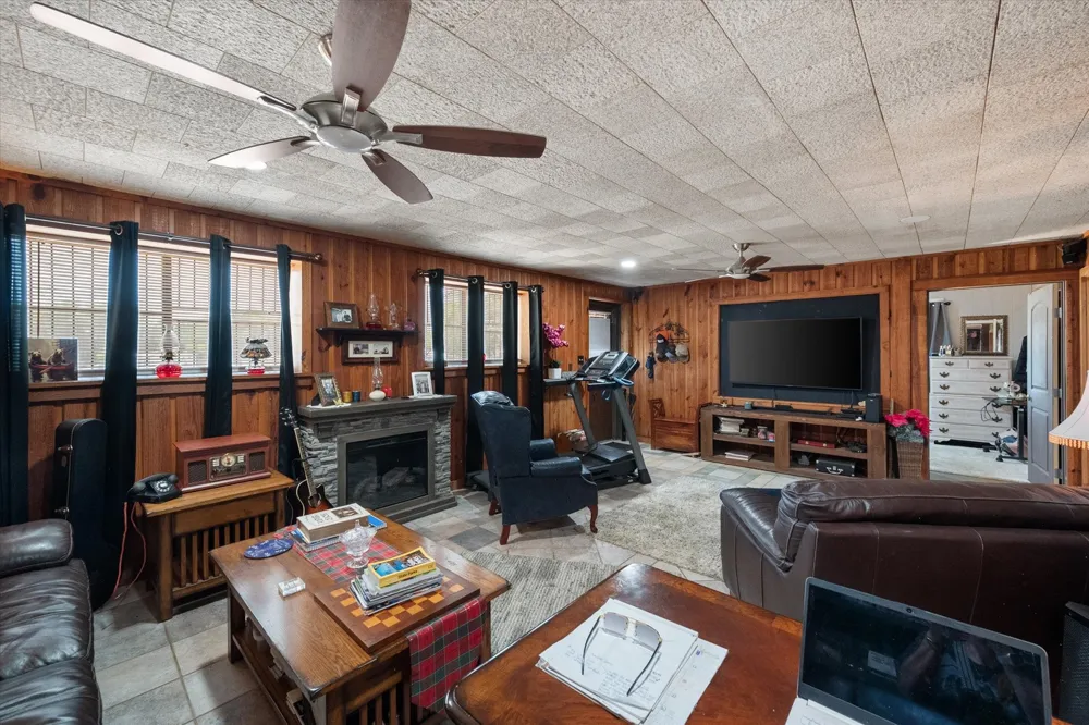 112 LOVE STREET Fairfield, TX 75840