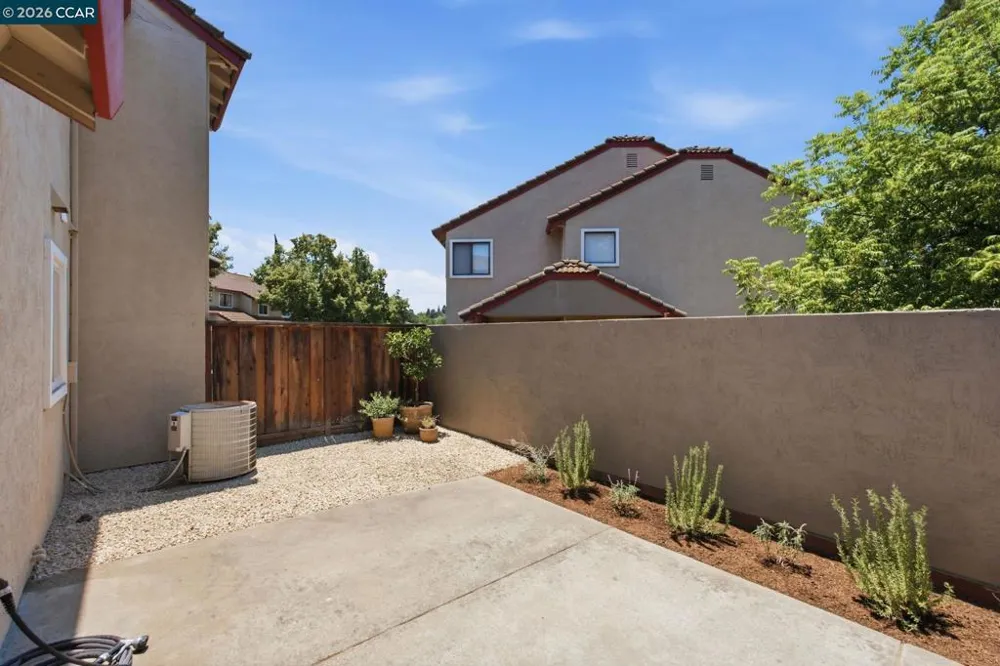 1167 Saint Matthew Pl #102 Concord, CA 94518