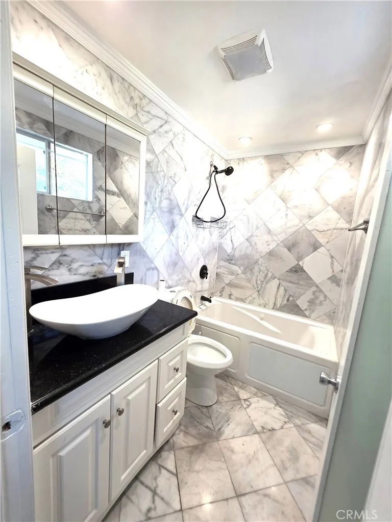 1426 256th Harbor City, CA 90710