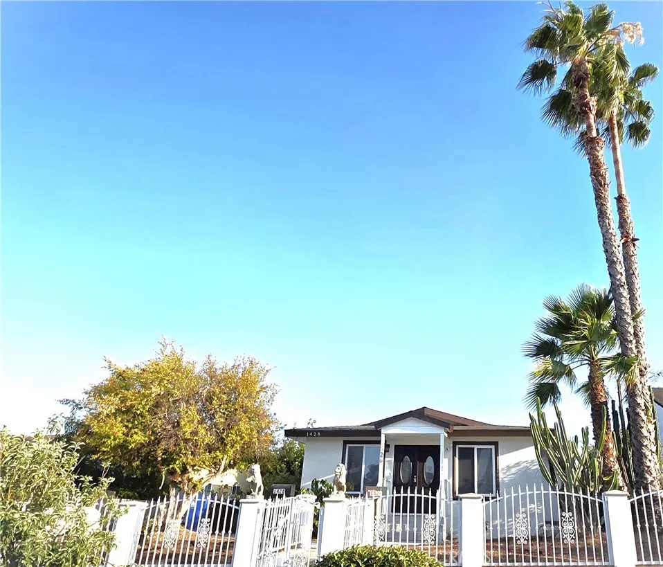 1426 256th Harbor City, CA 90710