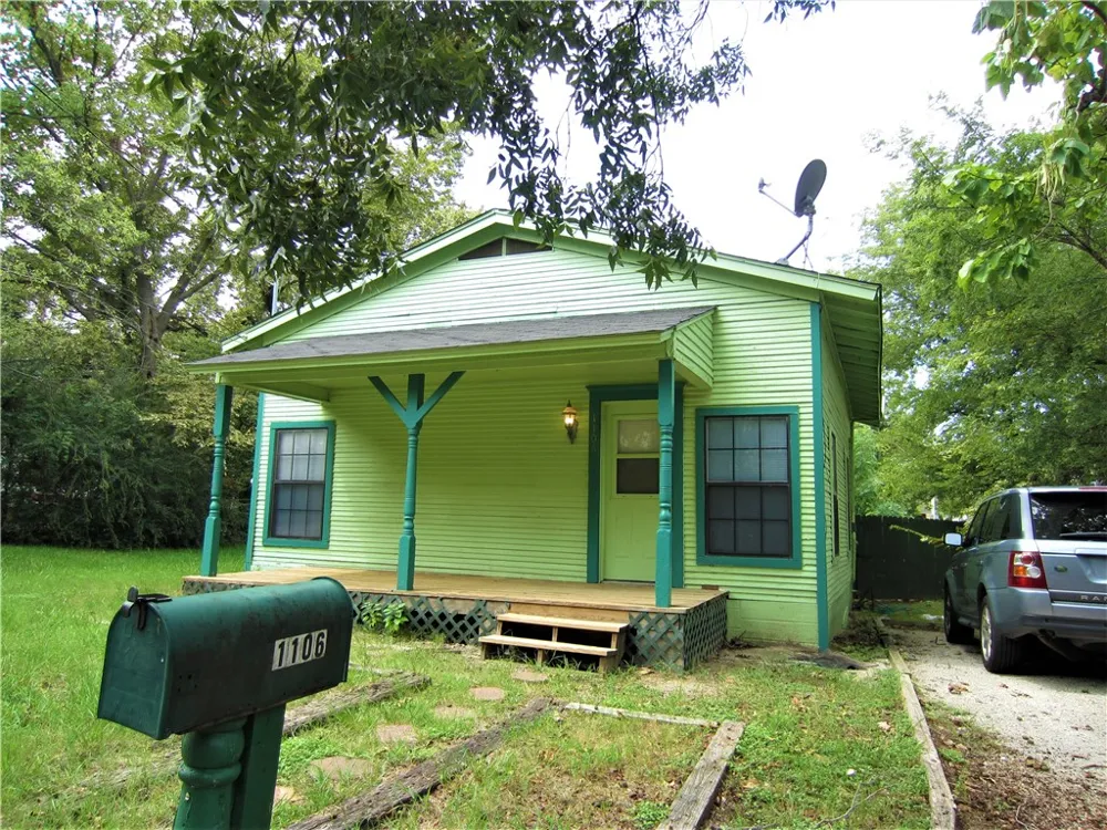 1106 Peak Street Denton, TX 76201