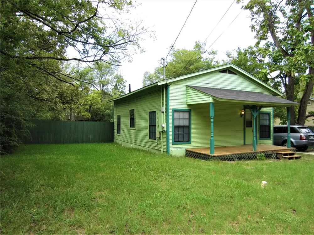 1106 Peak Street Denton, TX 76201