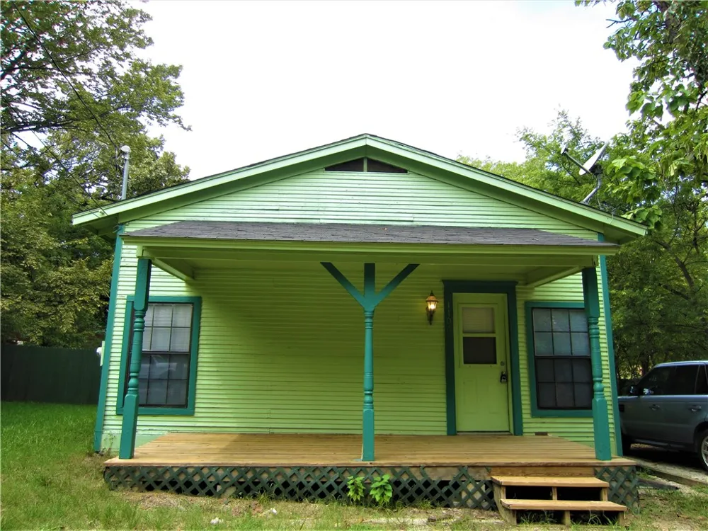 1106 Peak Street Denton, TX 76201