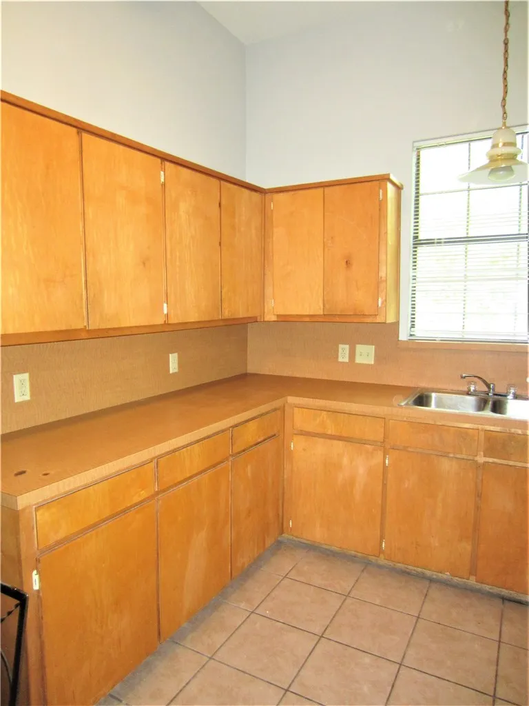 1106 Peak Street Denton, TX 76201