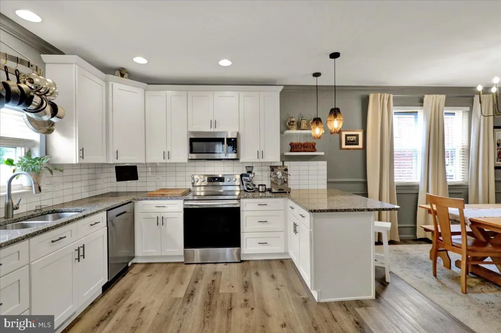 18 E MAPLE STREET Cleona, PA 17042