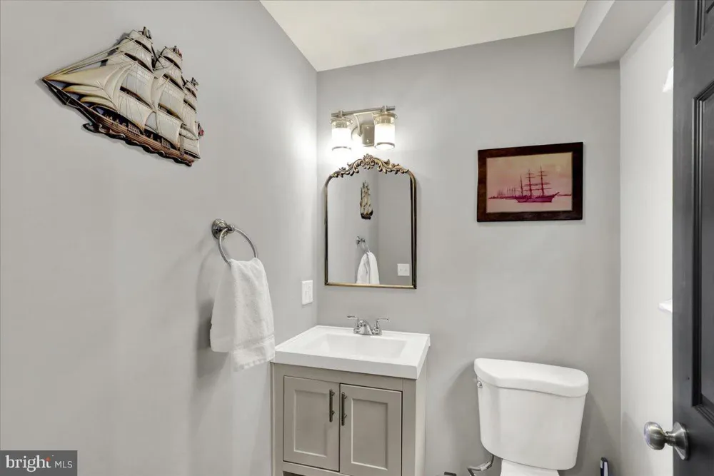 18 E MAPLE STREET Cleona, PA 17042