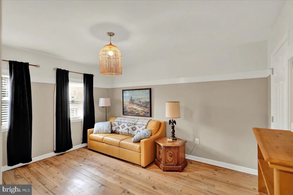 18 E MAPLE STREET Cleona, PA 17042