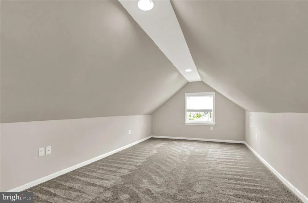18 E MAPLE STREET Cleona, PA 17042
