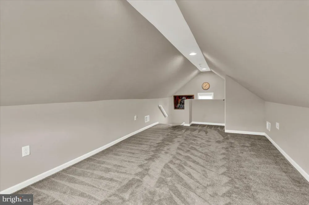 18 E MAPLE STREET Cleona, PA 17042