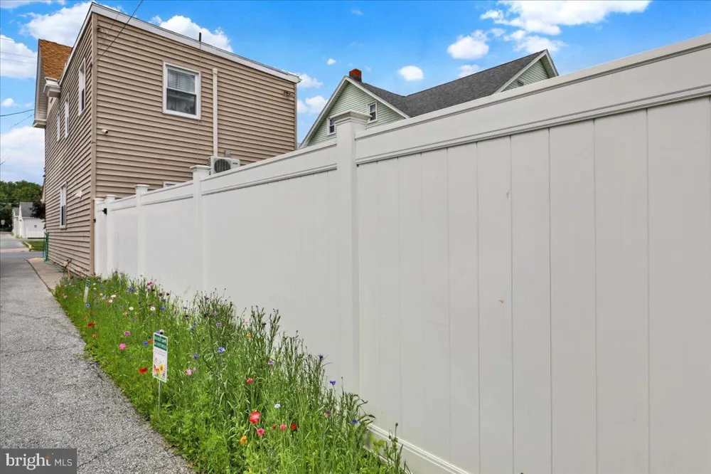 18 E MAPLE STREET Cleona, PA 17042