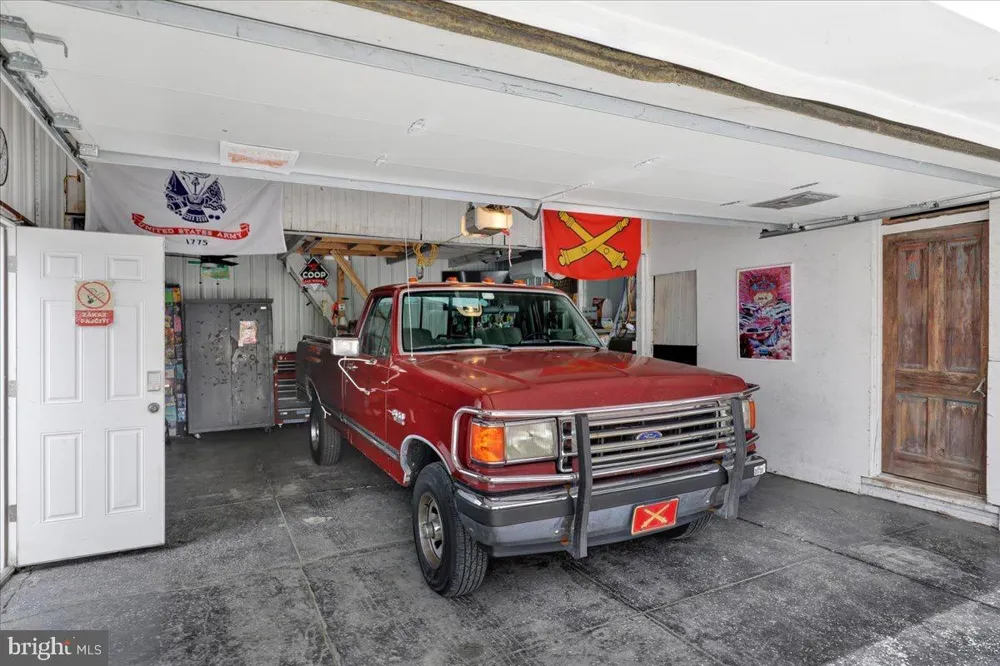 18 E MAPLE STREET Cleona, PA 17042