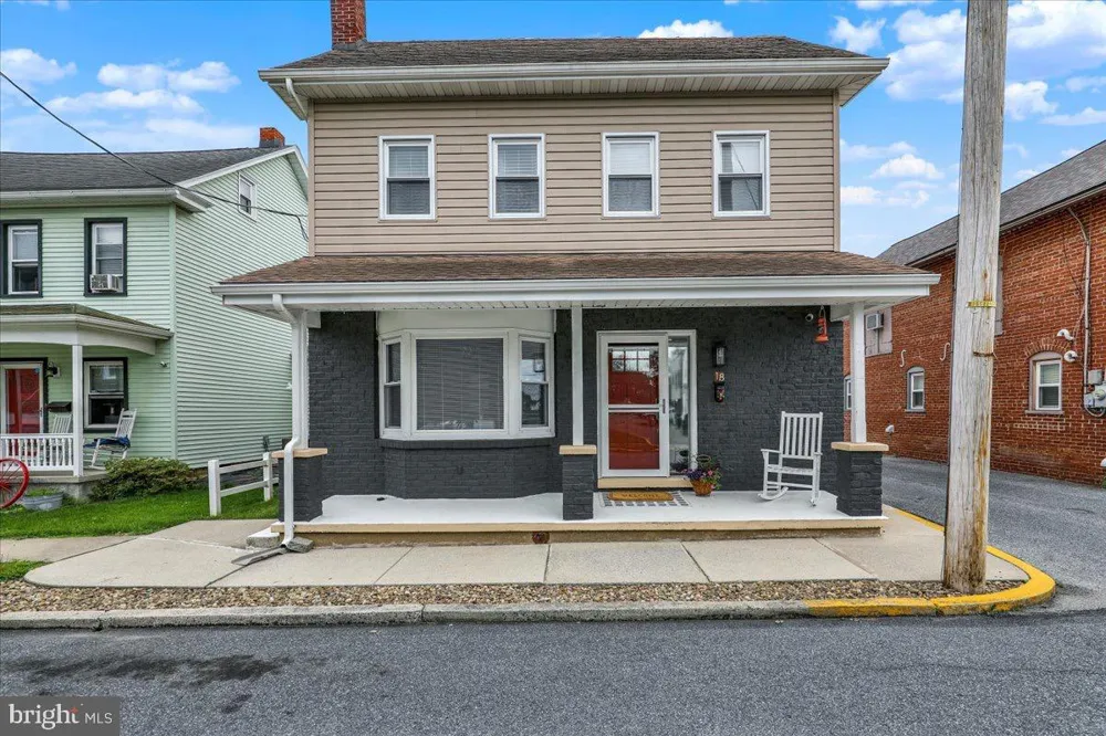 18 E MAPLE STREET Cleona, PA 17042