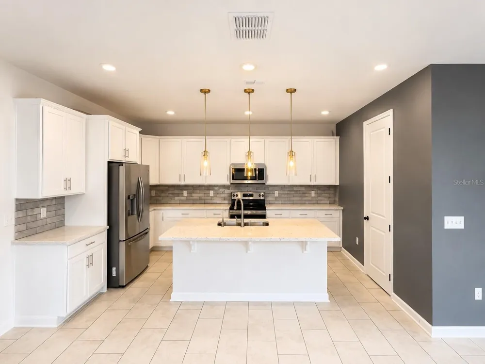 236 HILLCREST DRIVE Dundee, FL 33838