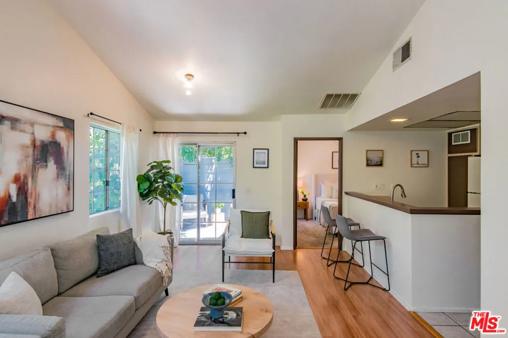7025 Glade Avenue #24 Canoga Park, CA 91303