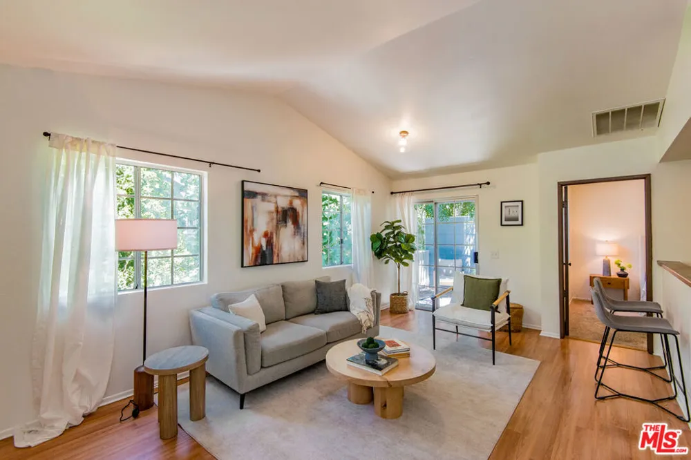 7025 Glade Avenue #24 Canoga Park, CA 91303