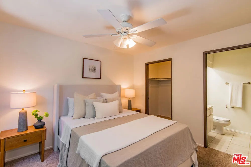 7025 Glade Avenue #24 Canoga Park, CA 91303