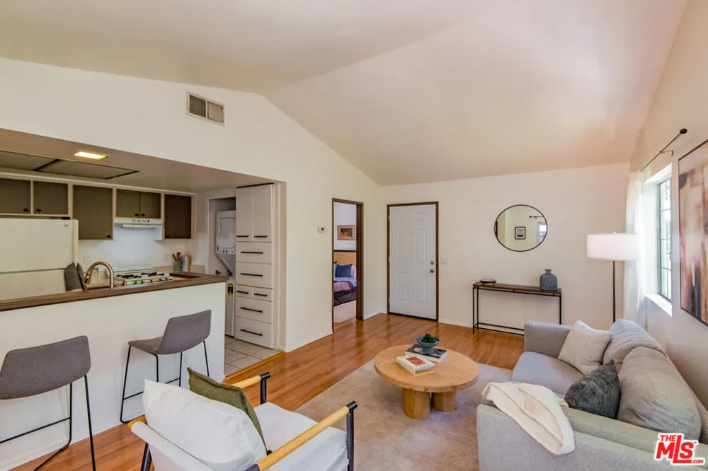 7025 Glade Avenue #24 Canoga Park, CA 91303