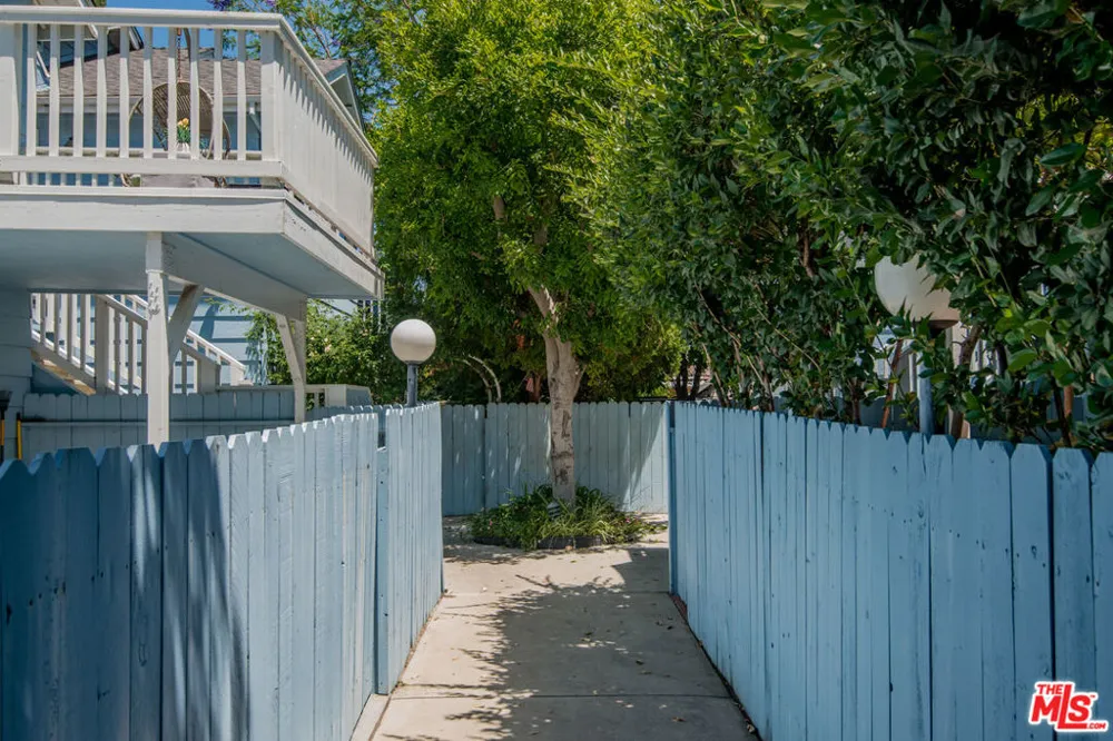 7025 Glade Avenue #24 Canoga Park, CA 91303