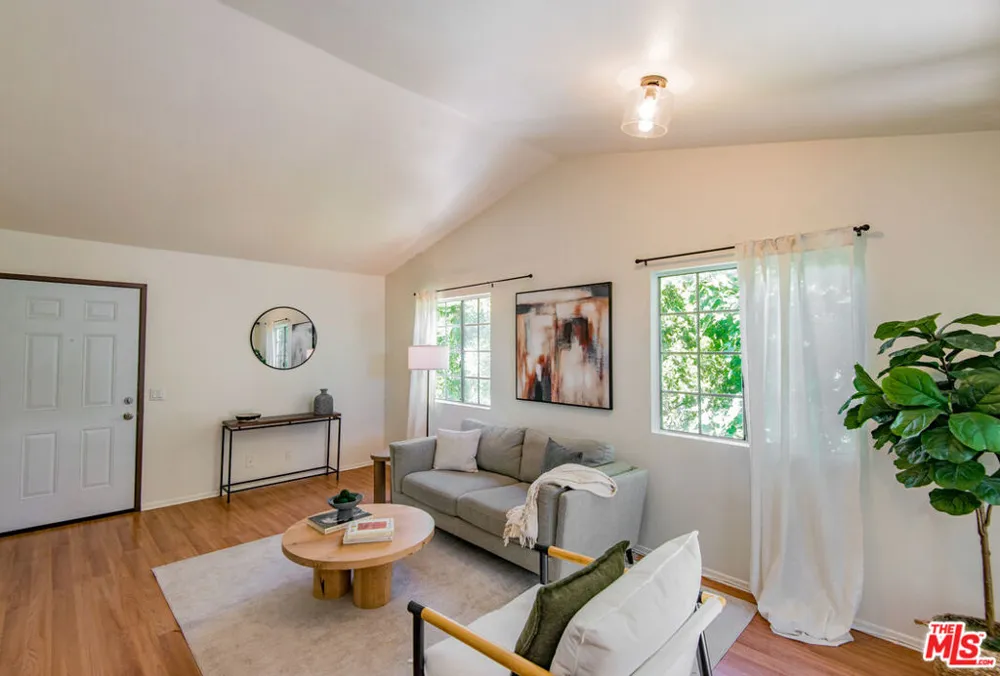 7025 Glade Avenue #24 Canoga Park, CA 91303