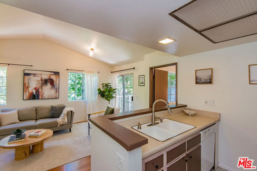 7025 Glade Avenue #24 Canoga Park, CA 91303