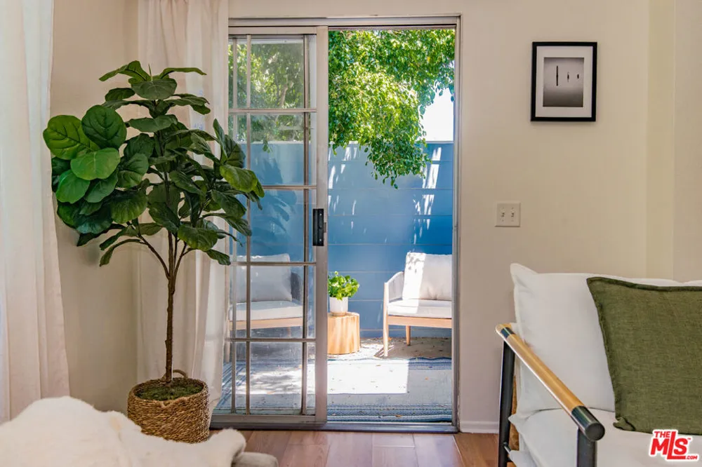7025 Glade Avenue #24 Canoga Park, CA 91303