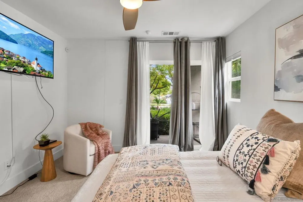 2432 Via Alta San Diego, CA 92108