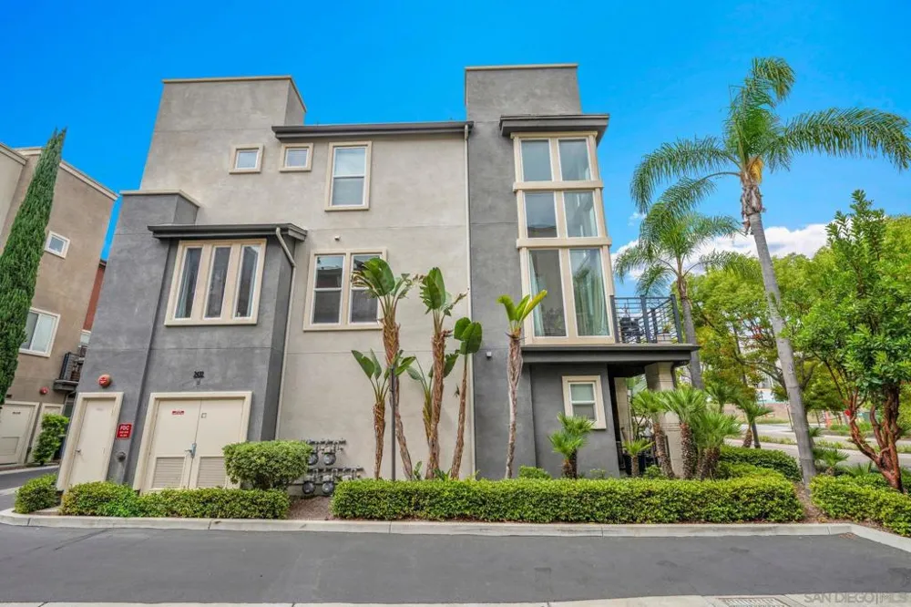 2432 Via Alta San Diego, CA 92108