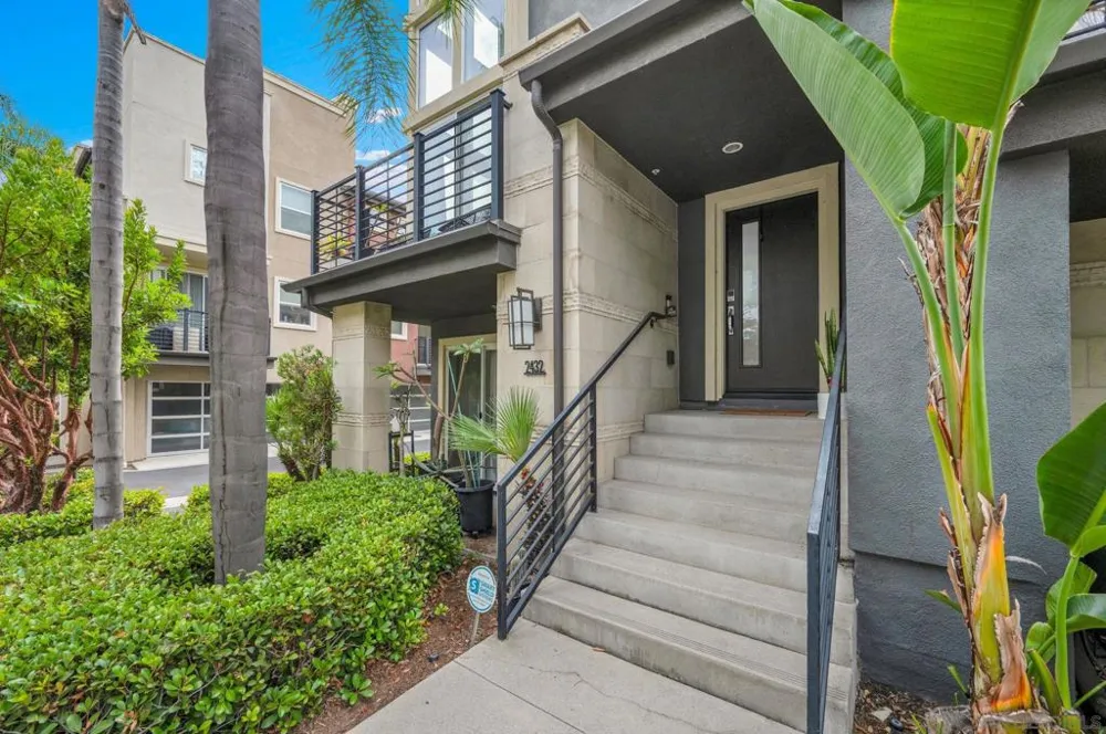 2432 Via Alta San Diego, CA 92108