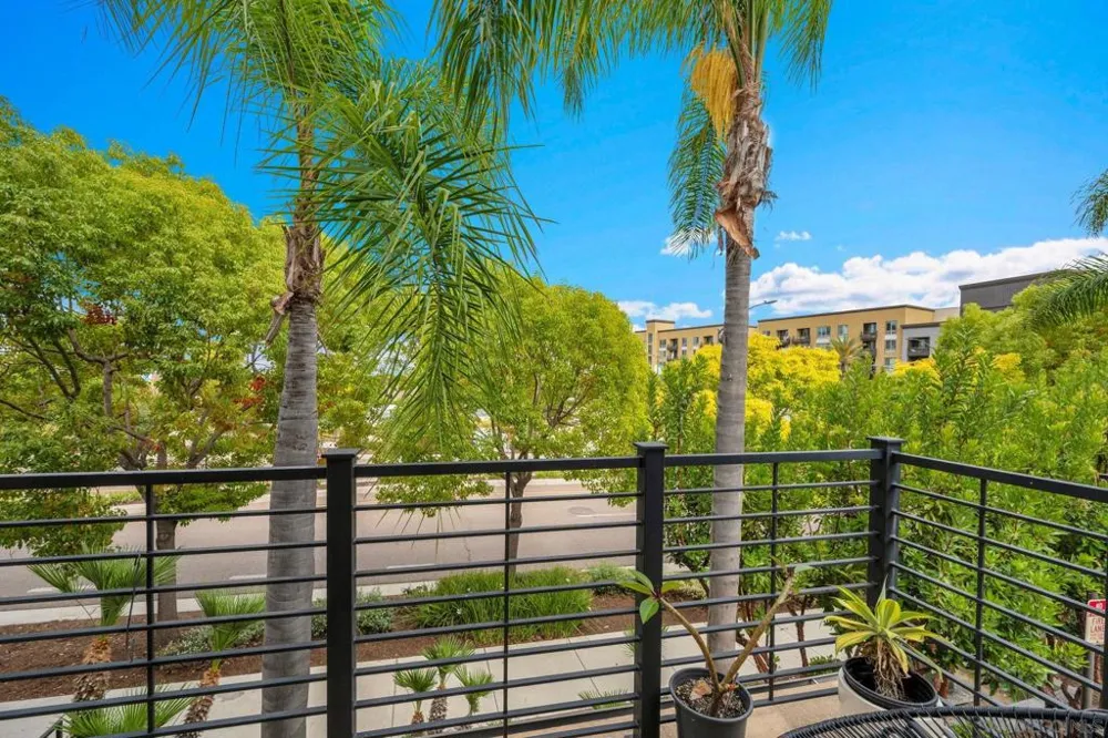 2432 Via Alta San Diego, CA 92108