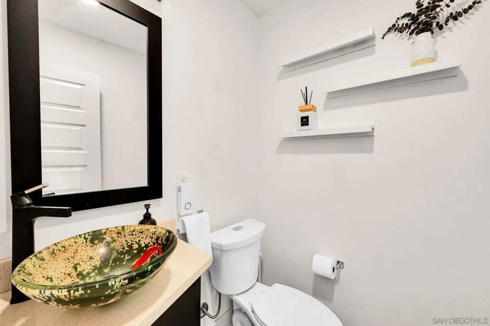 2432 Via Alta San Diego, CA 92108
