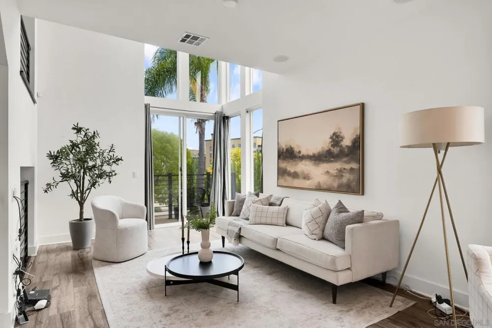 2432 Via Alta San Diego, CA 92108