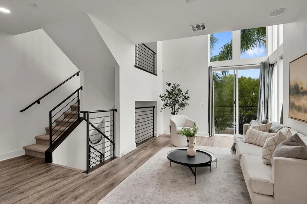 2432 Via Alta San Diego, CA 92108