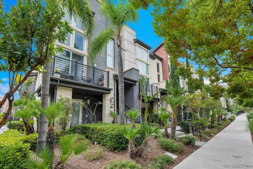2432 Via Alta San Diego, CA 92108