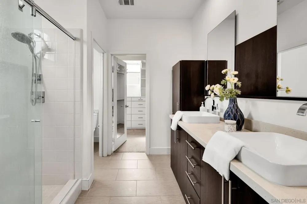 2432 Via Alta San Diego, CA 92108