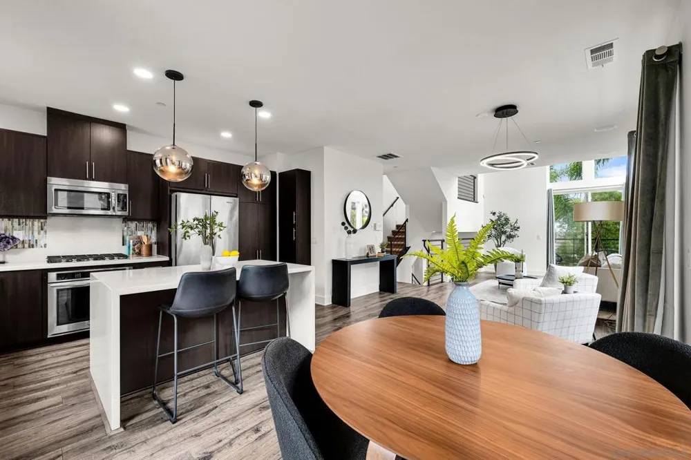 2432 Via Alta San Diego, CA 92108