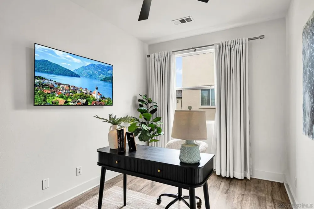 2432 Via Alta San Diego, CA 92108