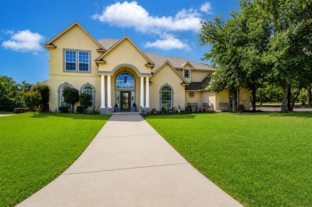 100 Manders Court Runaway Bay, TX 76426