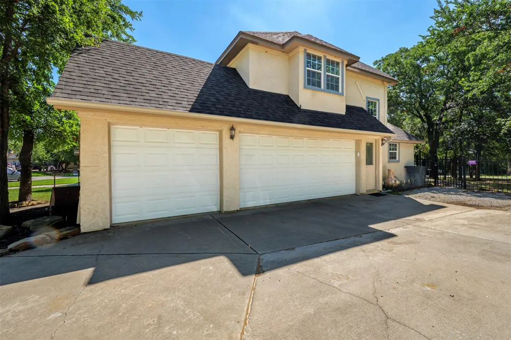 100 Manders Court Runaway Bay, TX 76426