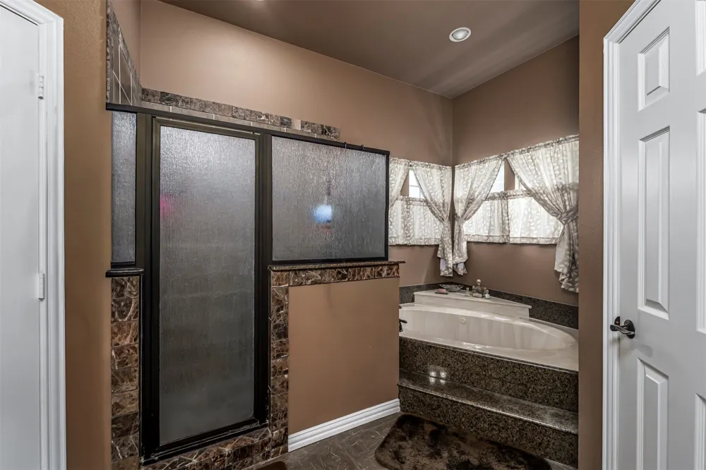 100 Manders Court Runaway Bay, TX 76426